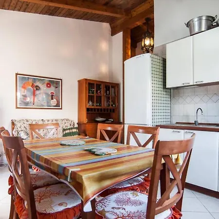 Holiday home House Sunrise Sperlonga- Giardino-50m Mare-park Gratuito E Portico